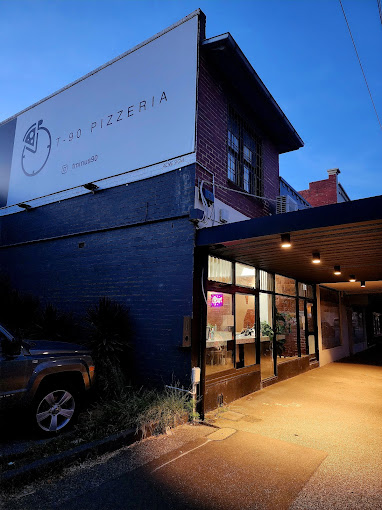 Cosy Italian restaurant pizzeria dining area